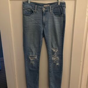 Levi’s 711 Skinny Jeans.